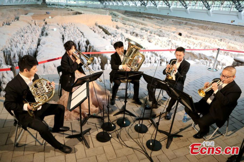 L'orchestre de Xi'an offre un concert par streaming en ligne