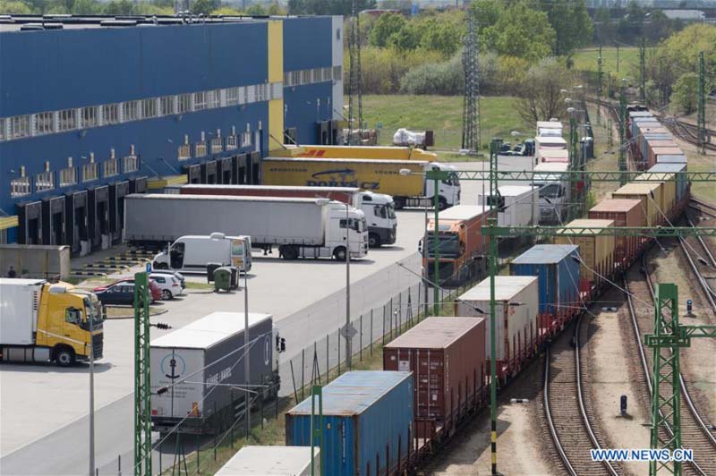 Un train de marchandises chinois chargé de matériel médical arrive à Budapest