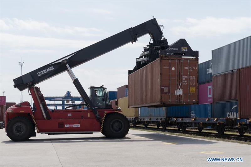 Un train de marchandises chinois chargé de matériel médical arrive à Budapest