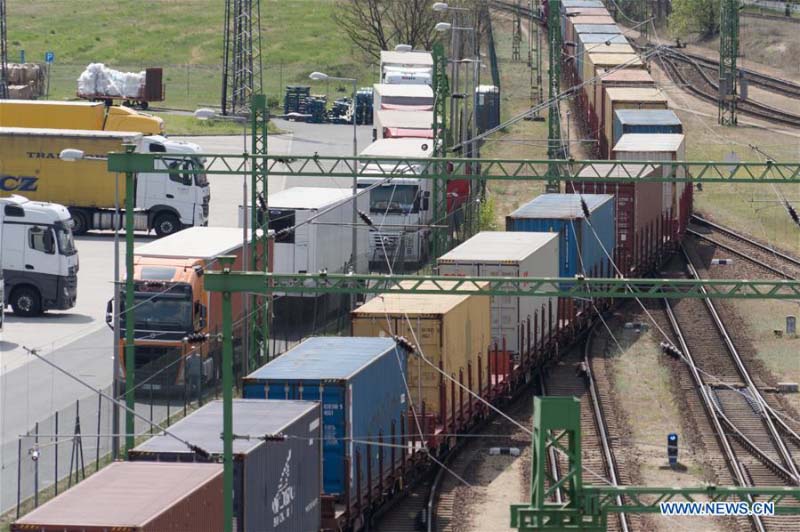 Un train de marchandises chinois chargé de matériel médical arrive à Budapest