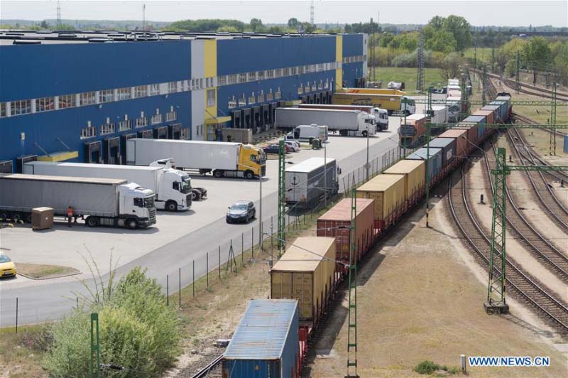 Un train de marchandises chinois chargé de matériel médical arrive à Budapest