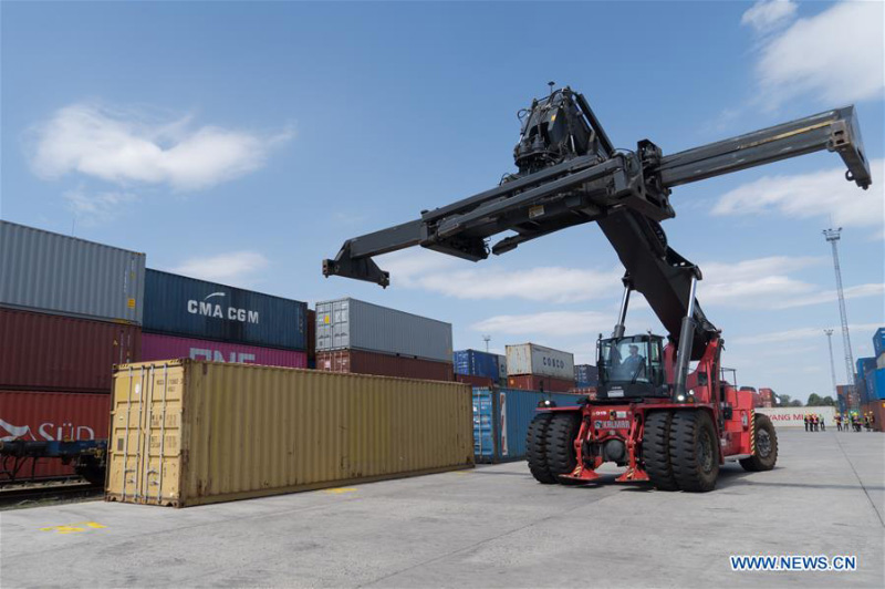 Un train de marchandises chinois chargé de matériel médical arrive à Budapest