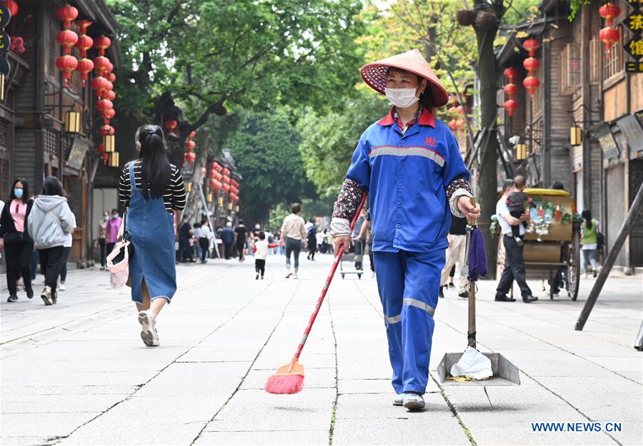 Chine : des travailleurs pendant les congés de la fête du Travail