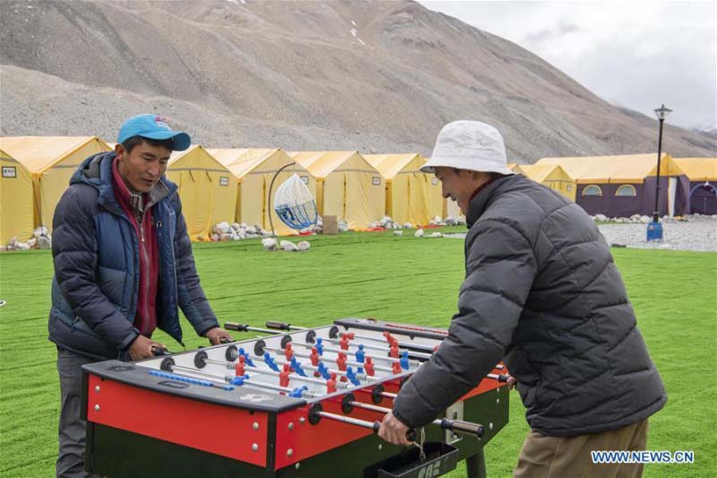 En images: le camp de base du mont Qomolangma au Tibet