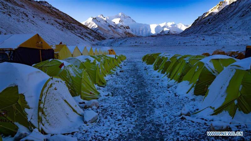 En images: le camp de base du mont Qomolangma au Tibet