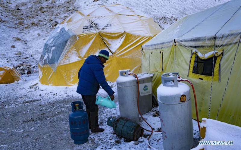 En images: le camp de base du mont Qomolangma au Tibet