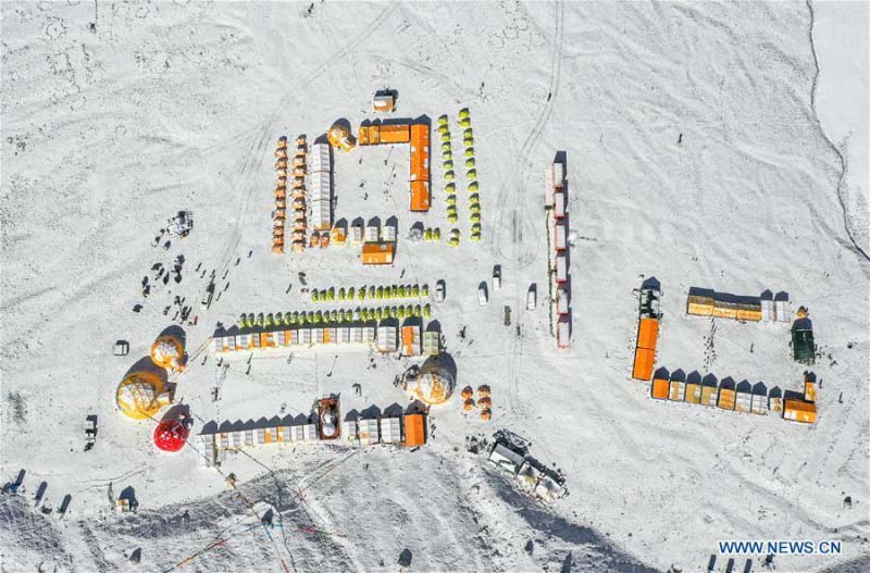 En images: le camp de base du mont Qomolangma au Tibet