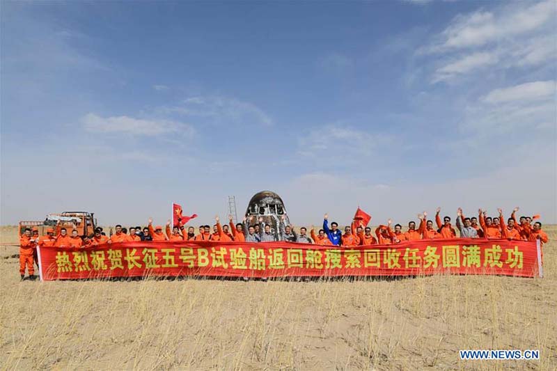 La capsule de retour du vaisseau spatial habité expérimental de la Chine revient avec succès