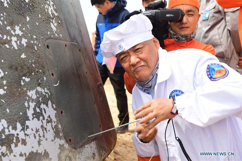 La capsule de retour du vaisseau spatial habité expérimental de la Chine revient avec succès