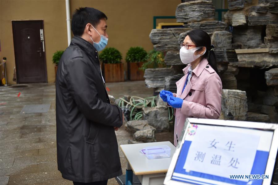 Chine : plus de 84.000 élèves en troisième année du collège retournent à l'école à Beijing