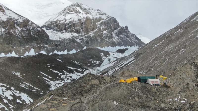 Le camp de transition du mont Everest à 5 800 mètres d'altitude