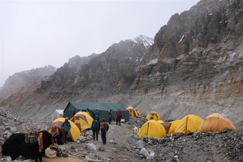 Le camp de transition du mont Everest à 5 800 mètres d'altitude