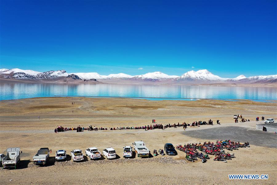 Chine : cérémonie du début du labour de printemps au Tibet