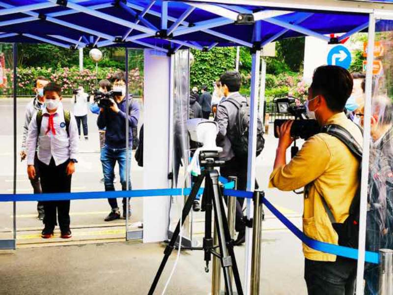 Des journalistes étrangers visitent les écoles de Shanghai