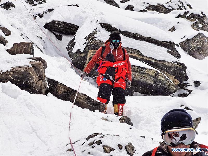 L'expédition chinoise retarde encore son ascension vers le sommet du mont Qomolangma