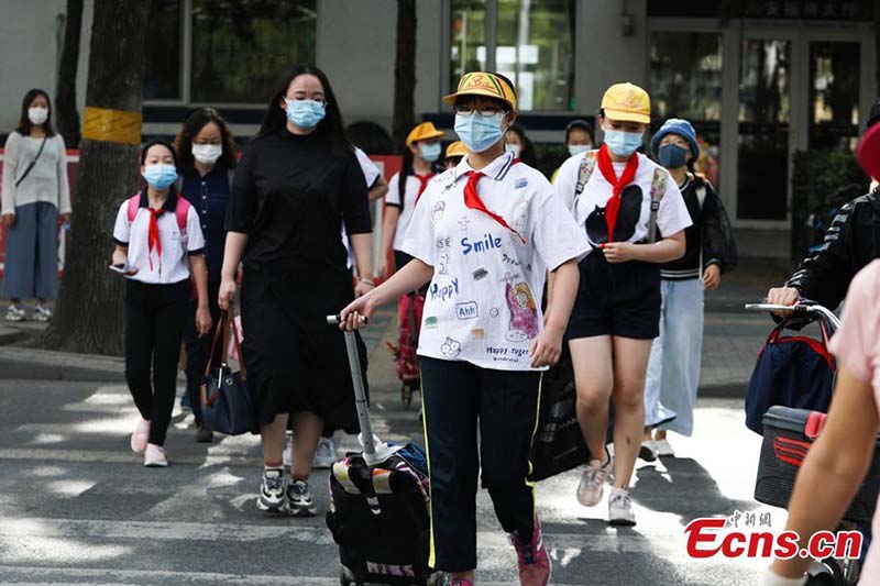 Plus de 400 000 étudiants de Beijing reprennent les cours 