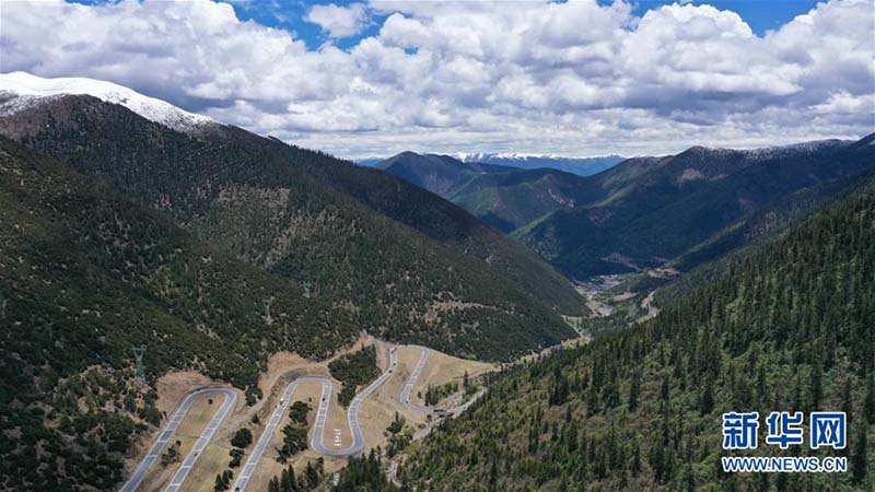 Les merveilleux paysages de l'autoroute Sichuan-Tibet