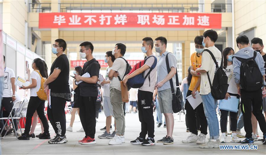 Chine : Wuhan organise son premier salon de l'emploi sur place pour les dipl?més depuis le début de l'épidémie