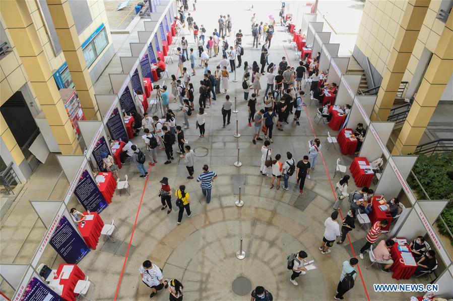 Chine : Wuhan organise son premier salon de l'emploi sur place pour les dipl?més depuis le début de l'épidémie