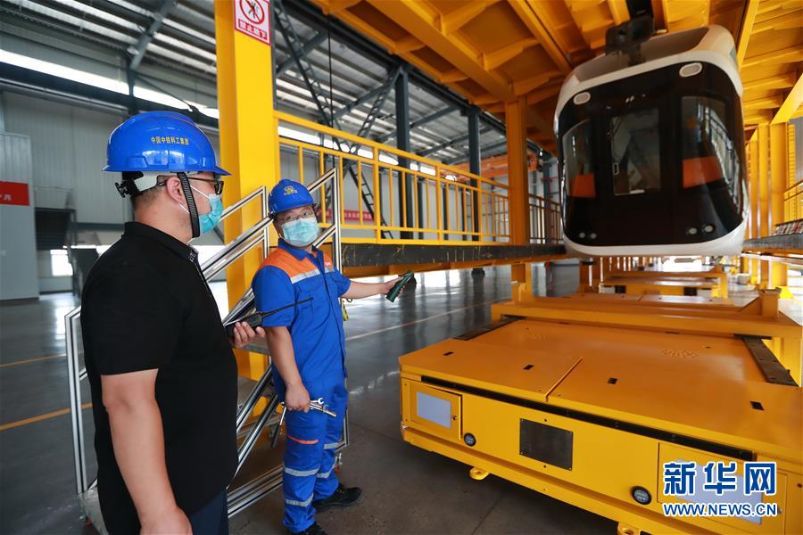 Le premier essai par temps chaud du ? train air rail? du Hubei se déroule sans accroc