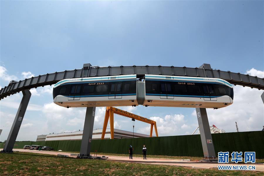 Le premier essai par temps chaud du ? train air rail? du Hubei se déroule sans accroc