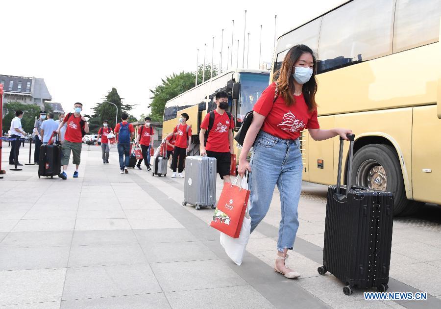 Retour sur les campus des étudiants universitaires en dernière année à Beijing