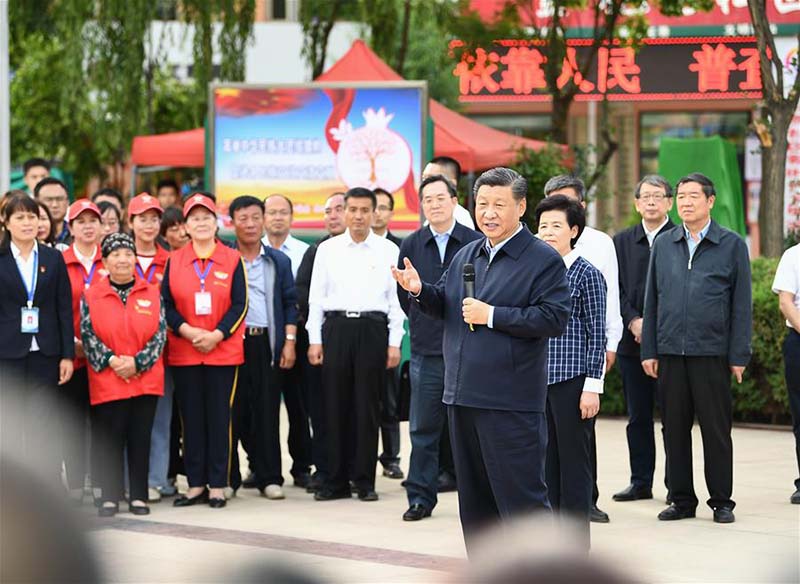 Xi Jinping salue le travail des bénévoles de quartier durant son inspection au Ningxia