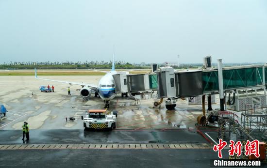 Arrivée à Beijing du premier vol en provenance de la ville de Wuhan rouverte