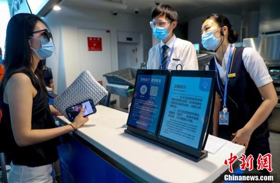 Arrivée à Beijing du premier vol en provenance de la ville de Wuhan rouverte