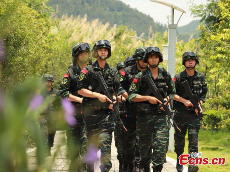 La police armée mène un exercice dans le Fujian