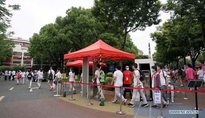 (COVID-19) Shanghai : des élèves passent l'examen d'entrée au lycée