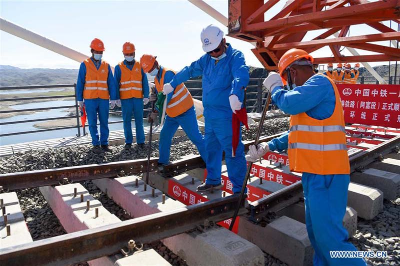 Chine : un nouveau chemin de fer achevé au Xinjiang