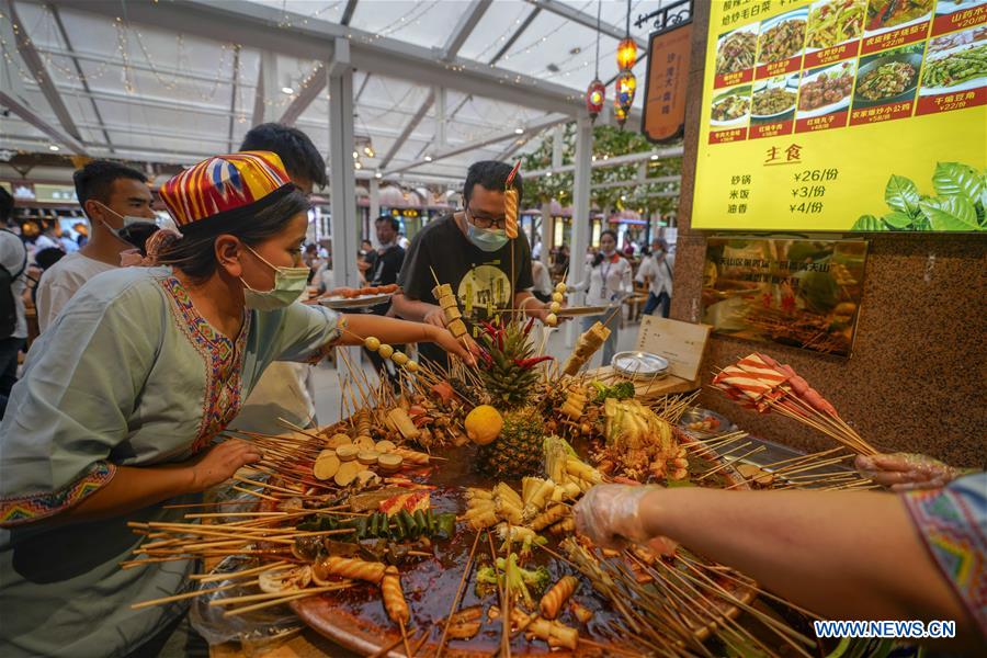 Chine : tourisme dans le grand bazar à Urumqi