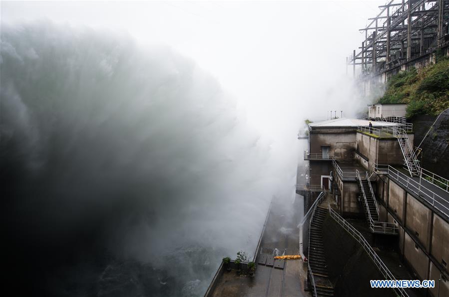 Chine : un réservoir majeur du Zhejiang ouvre l'ensemble de ses déversoirs face aux inondations