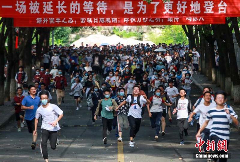 L'examen national d'entrée aux universités se termine dans certaines parties de la Chine