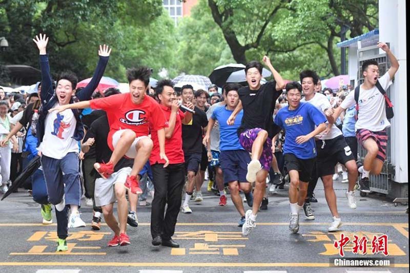 L'examen national d'entrée aux universités se termine dans certaines parties de la Chine