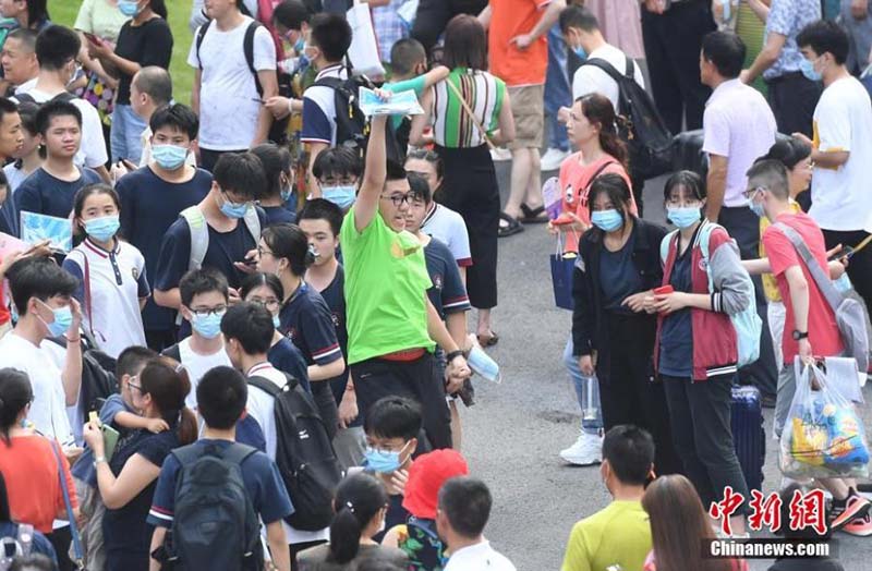 L'examen national d'entrée aux universités se termine dans certaines parties de la Chine