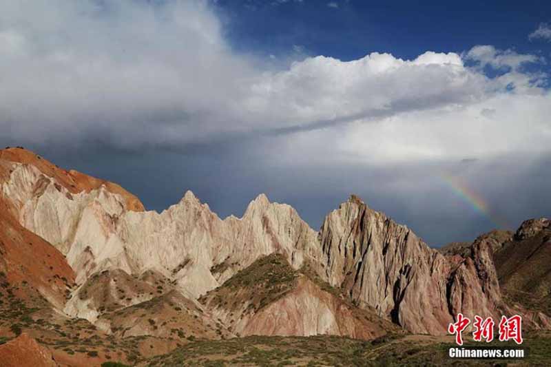 Un arc-en-ciel sur la ? Vallée Extraterrestre ? à Zhangye, dans le Gansu 