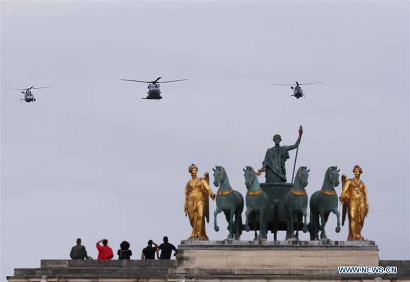 La France célèbre une fête nationale réduite face à la pandémie