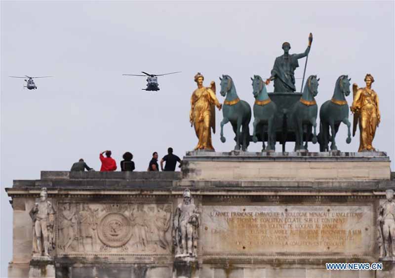 La France célèbre une fête nationale réduite face à la pandémie