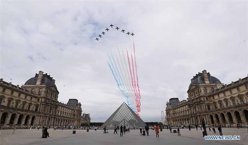 La France célèbre une fête nationale réduite face à la pandémie