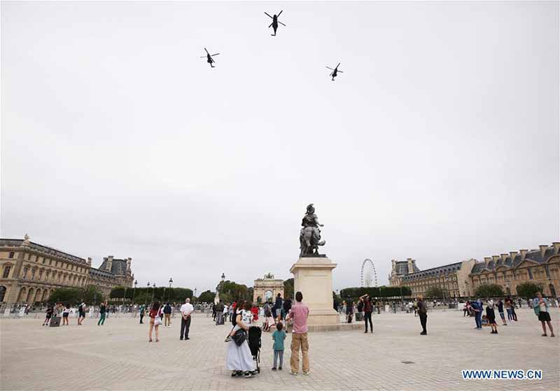 La France célèbre une fête nationale réduite face à la pandémie