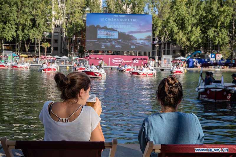 Paris organise un événement ? Cinéma sur l'eau ?