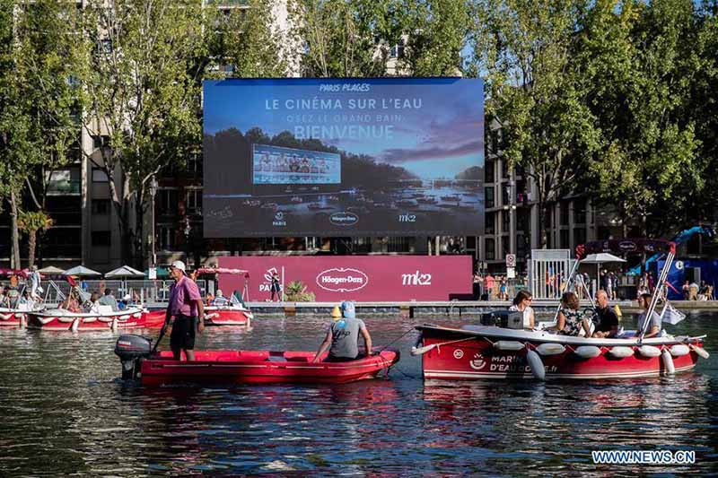 Paris organise un événement ? Cinéma sur l'eau ?