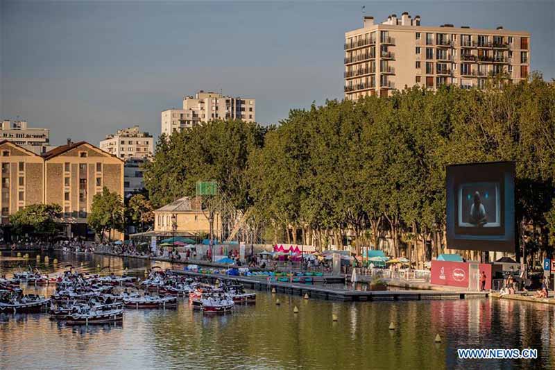 Paris organise un événement ? Cinéma sur l'eau ?