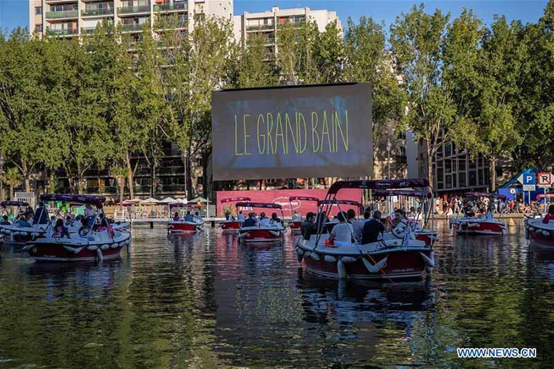 Paris organise un événement ? Cinéma sur l'eau ?