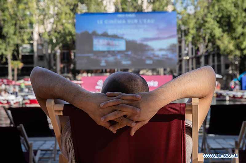 Paris organise un événement ? Cinéma sur l'eau ?