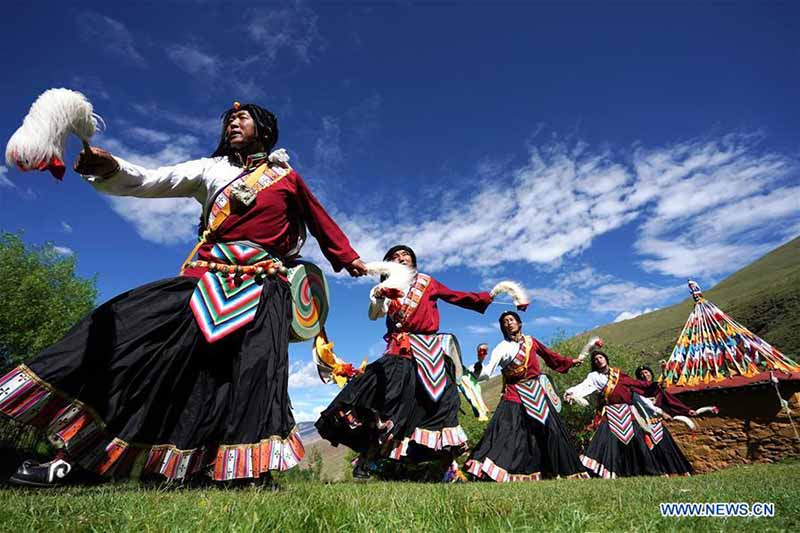 Comment la danse traditionnelle contribue à réduire la pauvreté à Shannan, au Tibet