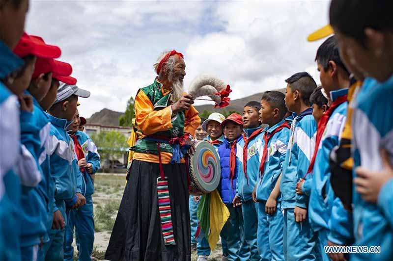 Comment la danse traditionnelle contribue à réduire la pauvreté à Shannan, au Tibet