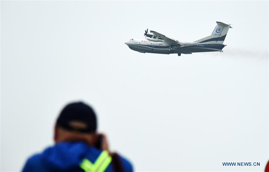 L'avion amphibie chinois AG600 réussit son premier vol au-dessus de la mer